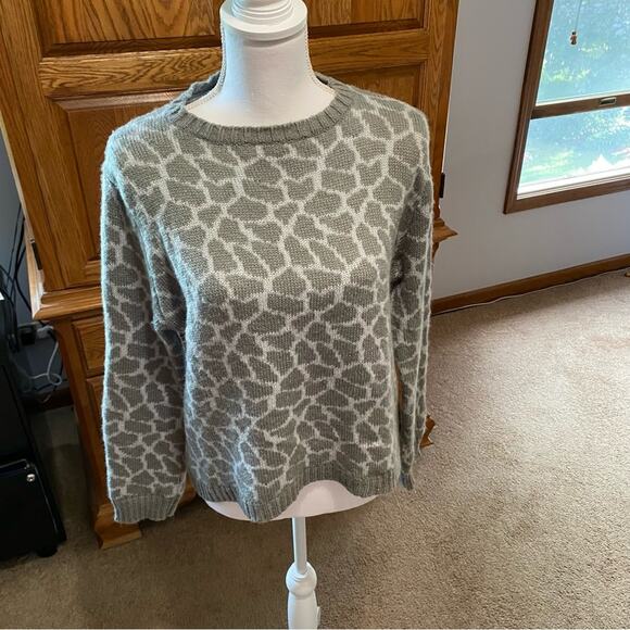 Wooden Ships Grey Giraffe Print Crew Neck LS Sweater Wool Blend Size S/M Cozy - Picture 10 of 13